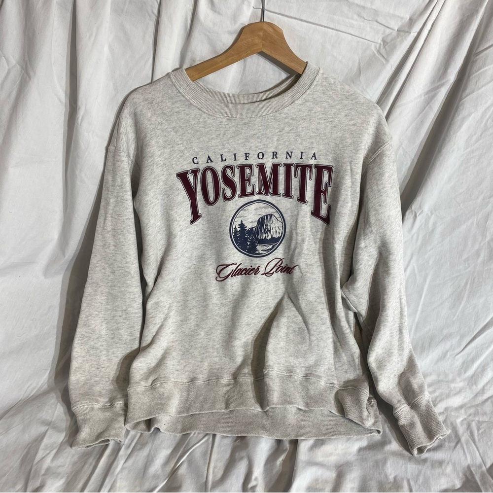 Hollister Light Gray Yosemite Graphic Sweater